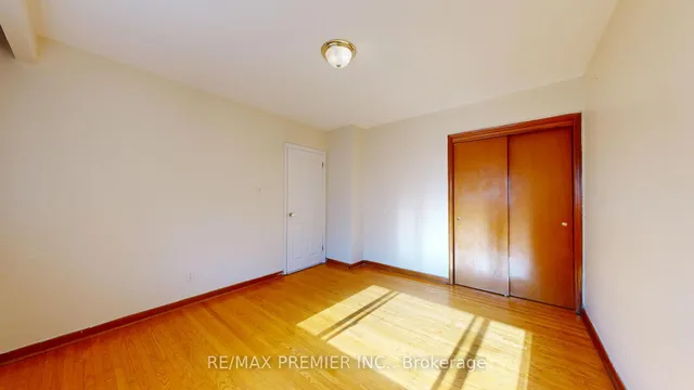 Additional image 17 of 574 Queens Dr