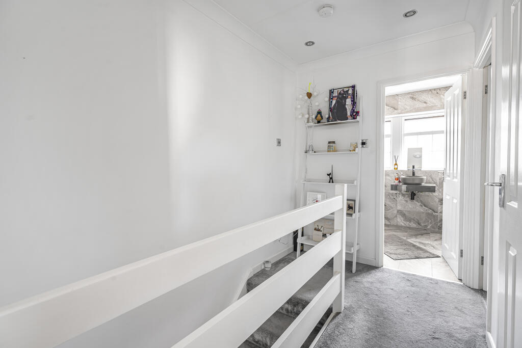 Additional image 11 of High Street, London Colney, AL2