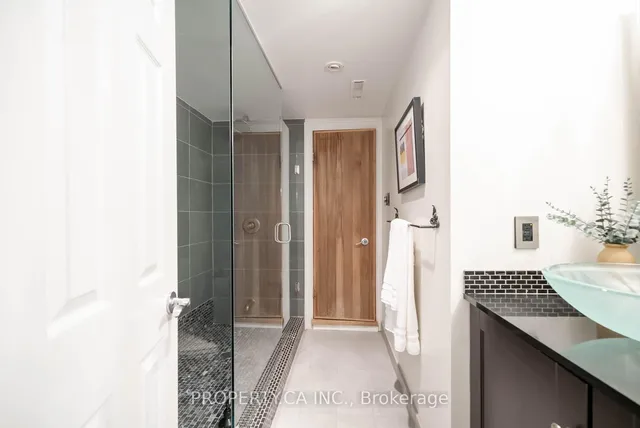 Additional image 36 of 300 Avenue Rd Unit 5