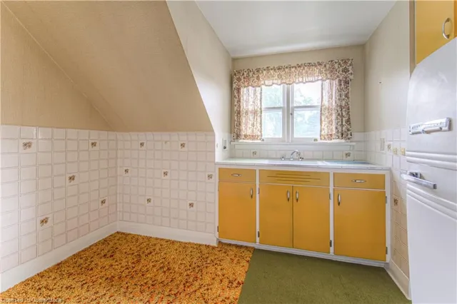 Additional image 23 of 48 Englewood Pl