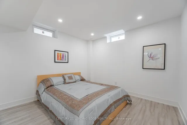 Additional image 37 of 34 Royal Links Circ