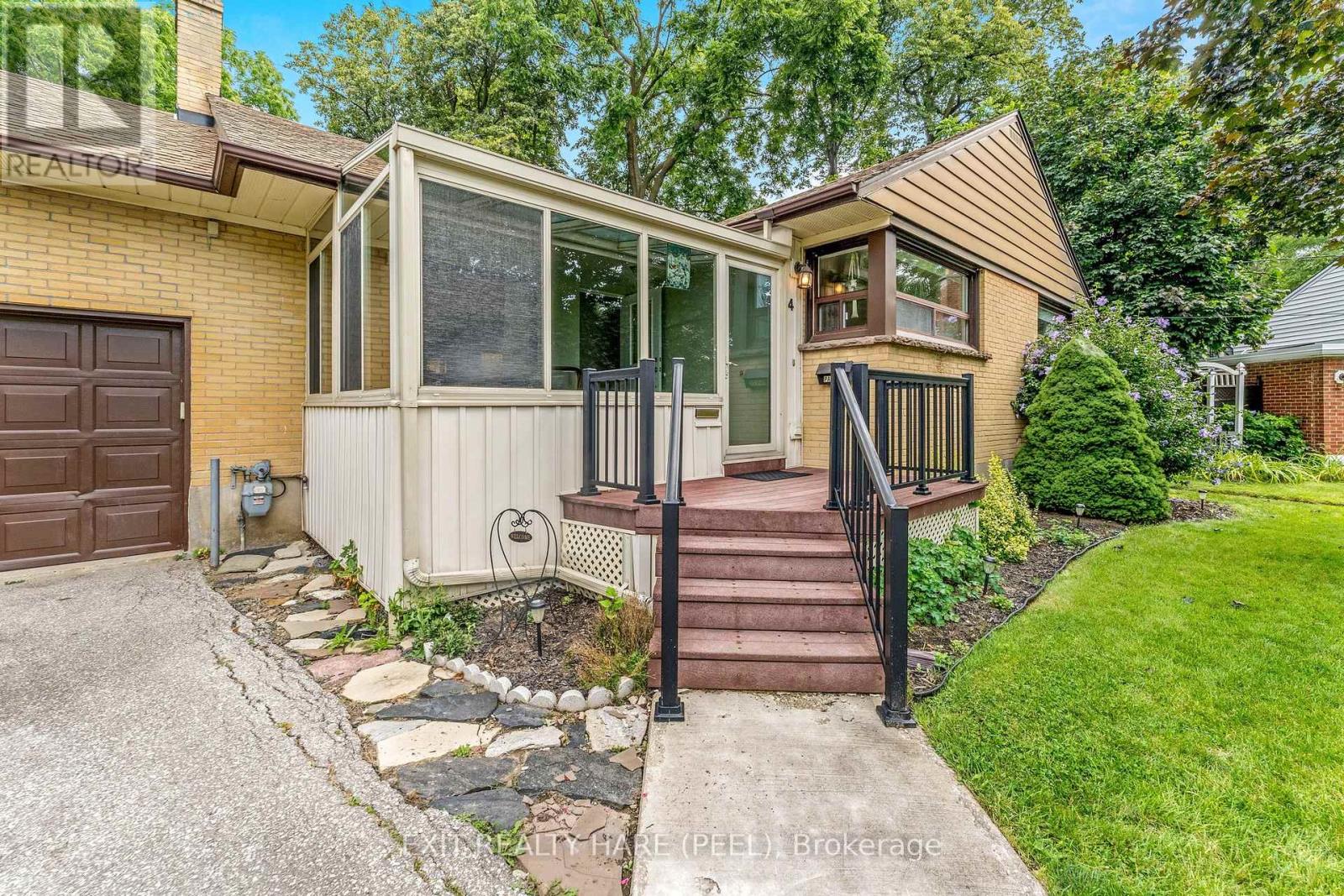 4 MOORE CRESCENT|Brampton (Downtown Brampton), Ontario L6W1W8