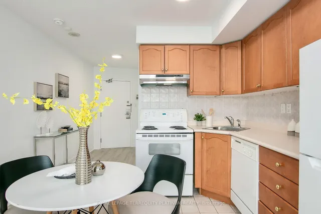 Additional image 4 of 650 Queens Quay Unit 1206