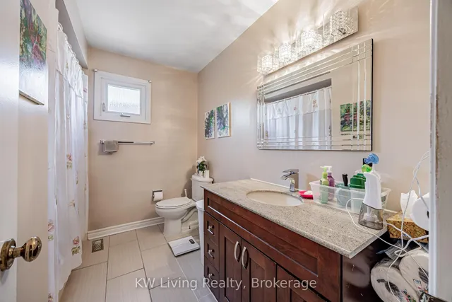 Additional image 15 of 35 Roxanne Cres