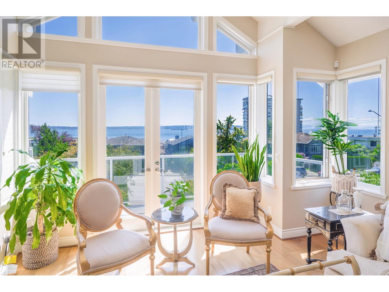 2349 MARINE DRIVE|West Vancouver, British Columbia V7V1K9