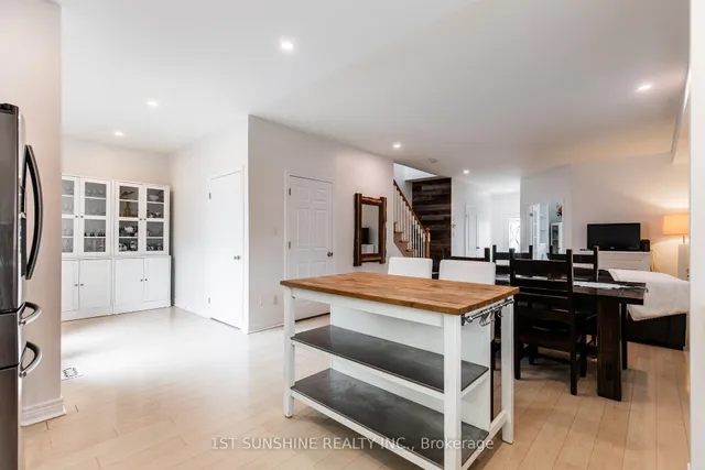 Additional image 16 of 233 SPRINGVALLEY Cres