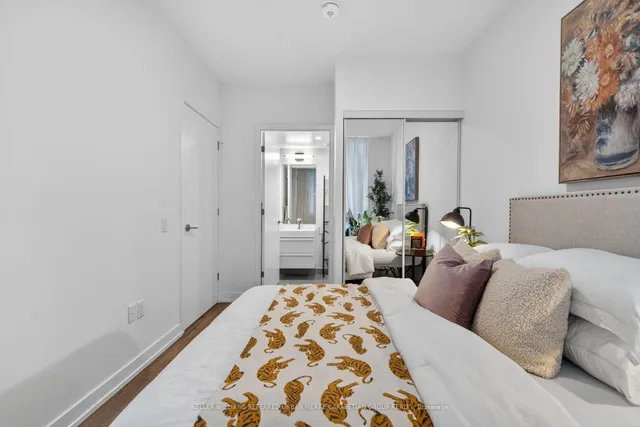 Additional image 29 of 39 Roehampton Ave Unit 408