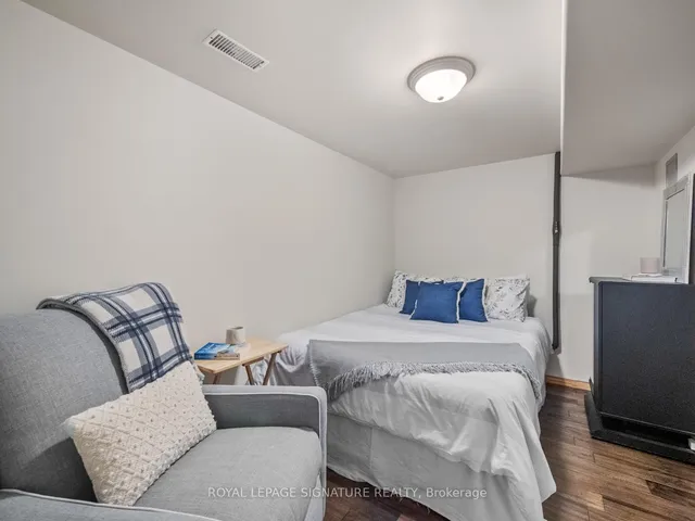 房产图片 22 - 13 Bronte Crt