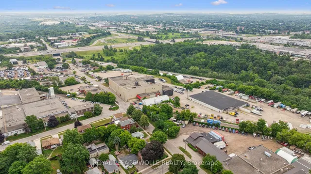 Additional image 38 of 854 Guelph St