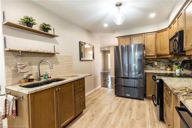 Additional image 12 of 584 Commonwealth Cres