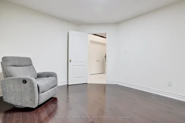 Additional image 9 of 329 Brisdale Dr