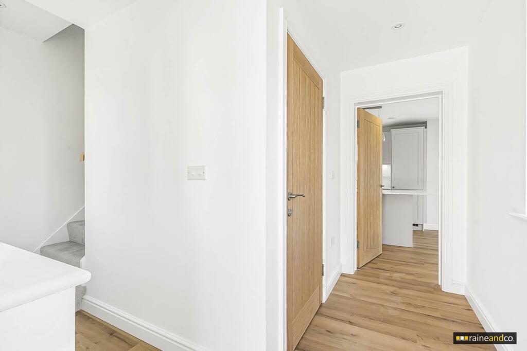 Additional image 22 of Bull Stag Green, Hatfield