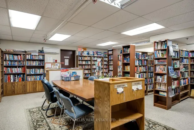 Additional image 38 of 33 Harbour Sq Unit 1605