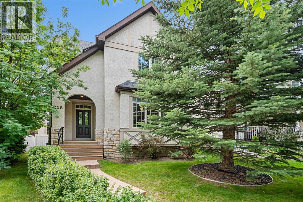 216 Mike Ralph Way SW|Calgary, Alberta T3E0H8