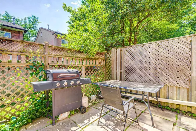 Additional image 47 of 2006 Glenada Cres Unit 27