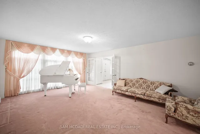 Additional image 5 of 7 Vogue Cres