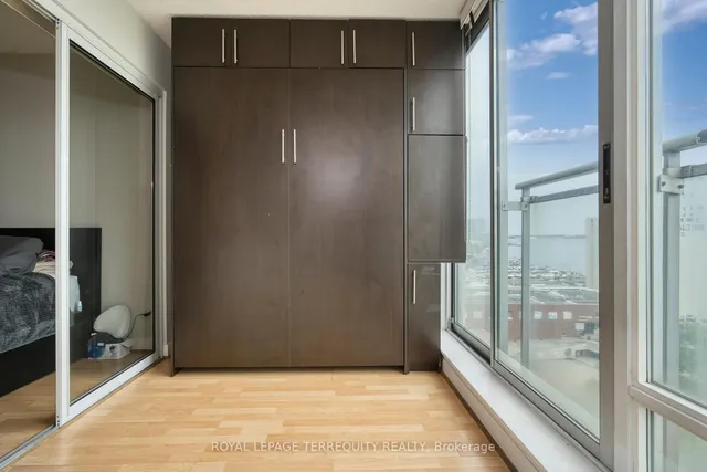 Additional image 19 of 650 Queens Quay Unit 1709