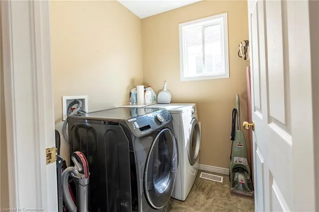 Additional image 26 of 584 Commonwealth Cres