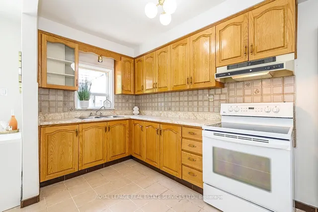 Additional image 17 of 393 Glenholme Ave