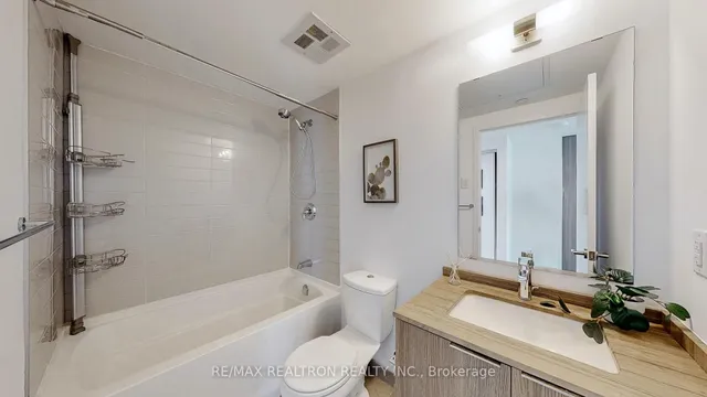 Additional image 17 of 11 Wellesley St Unit 811