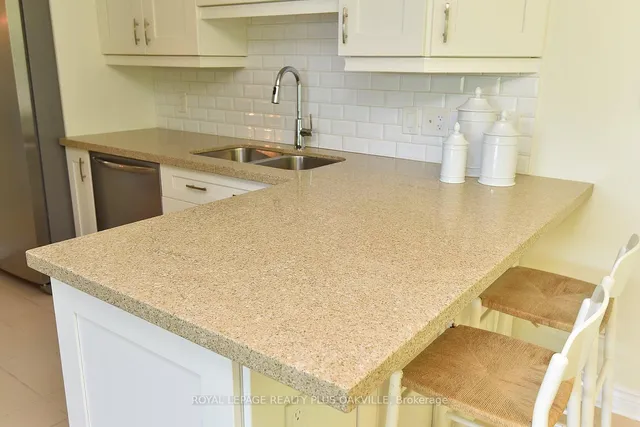 Additional image 16 of 2190 Lakeshore Rd Unit 204