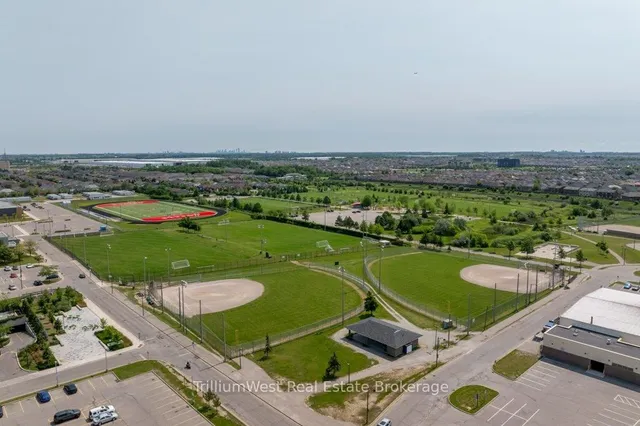 Additional image 37 of 1050 Main St Unit 1004