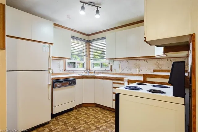 Additional image 9 of 402 East 37th St