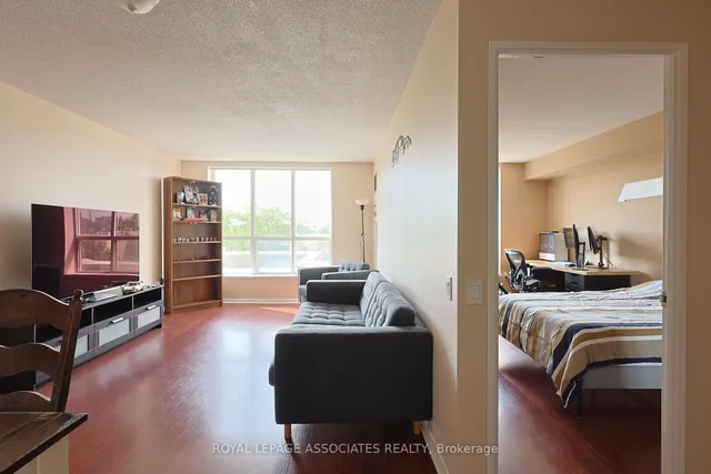 Additional image 3 of 21 Overlea Blvd Unit 208