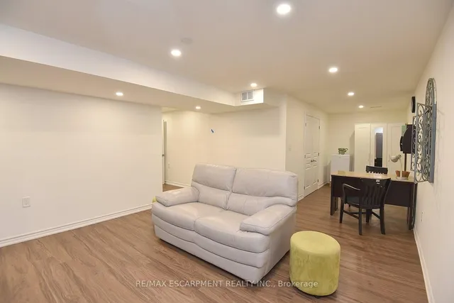 Additional image 16 of 8 Valiant Circ