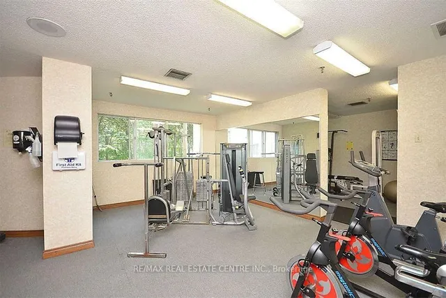 3695 Kaneff Cres Unit 211