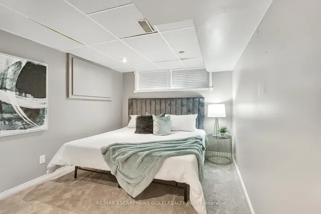 Additional image 26 of 31 Valecrest Ave