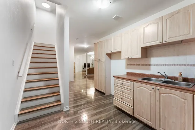 Additional image 34 of 41 Youngestar Tr