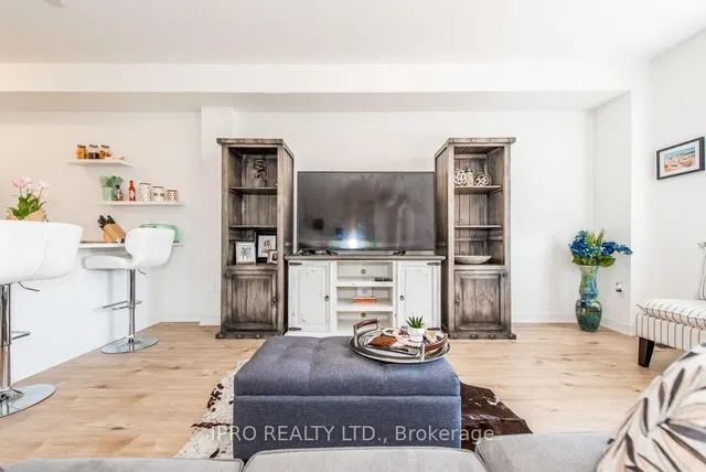 房产图片 15 - 590 North Service Rd 单元46