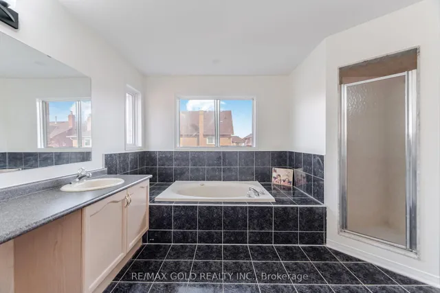 Additional image 26 of 32 Hollybush St