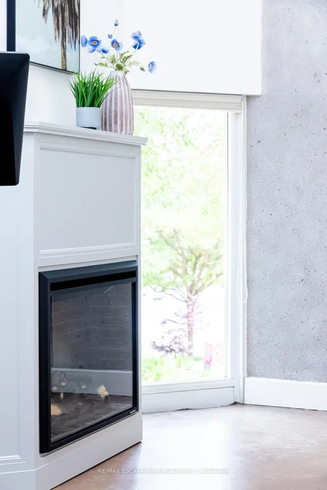 Additional image 24 of 66 Bay St Unit 102