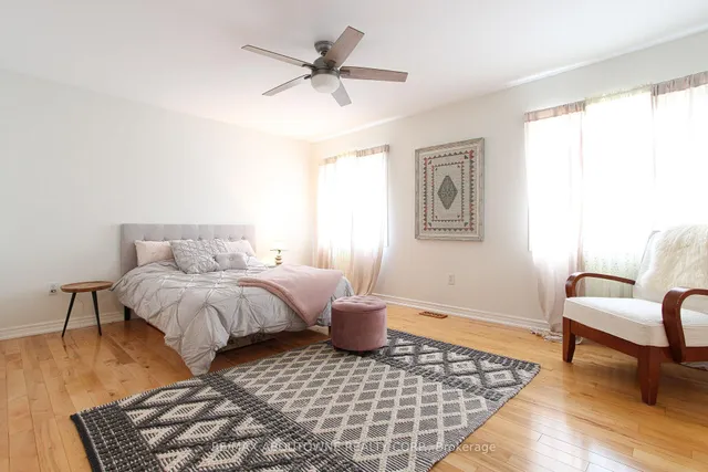 Additional image 19 of 160 Paris St