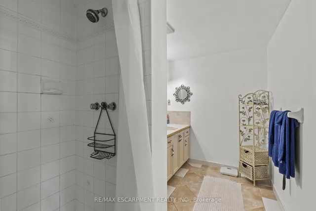 Additional image 23 of 27 Cartier Cres