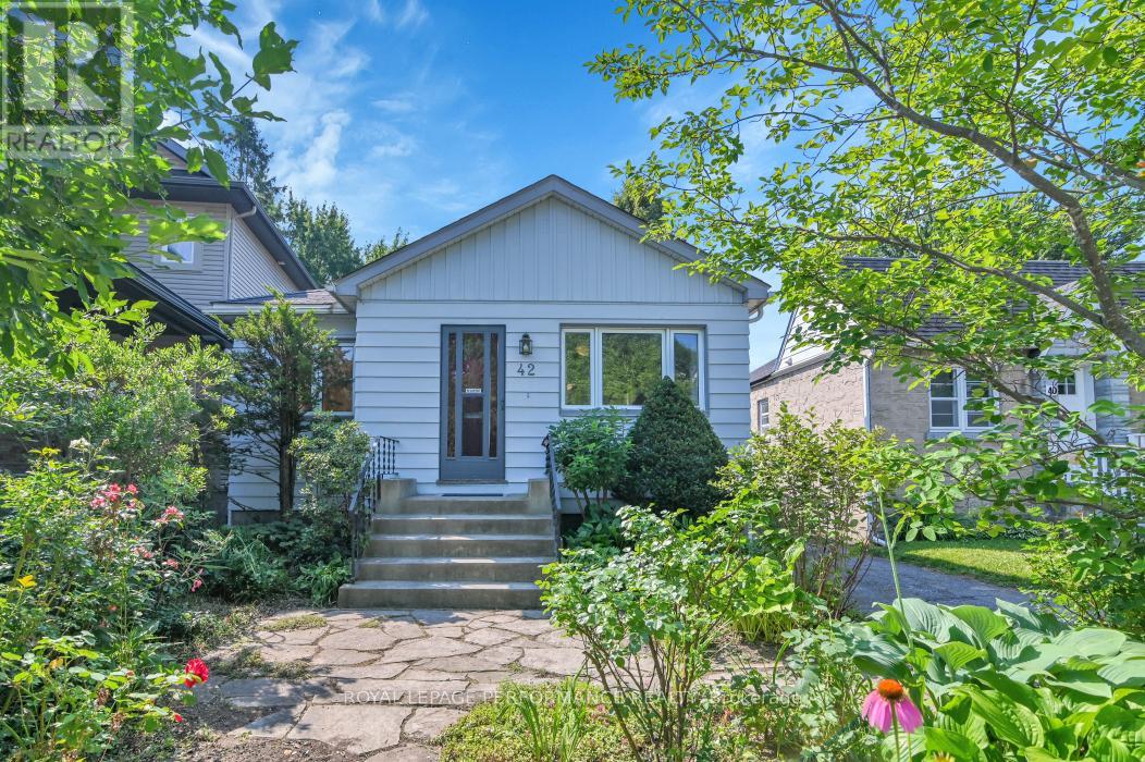 42 BELGRAVE ROAD|Ottawa, Ontario K1S0M1