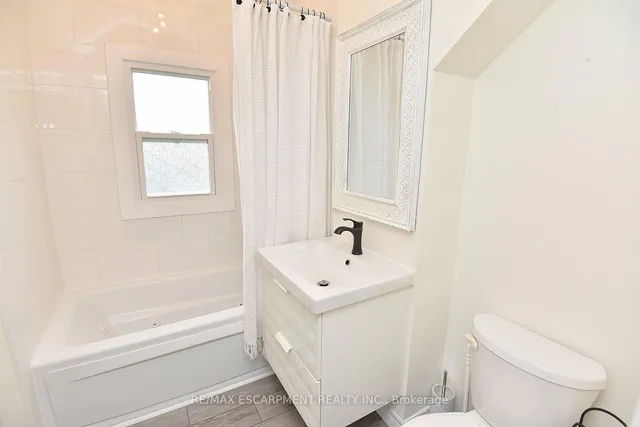 Additional image 23 of 45 Dunkirk Ave