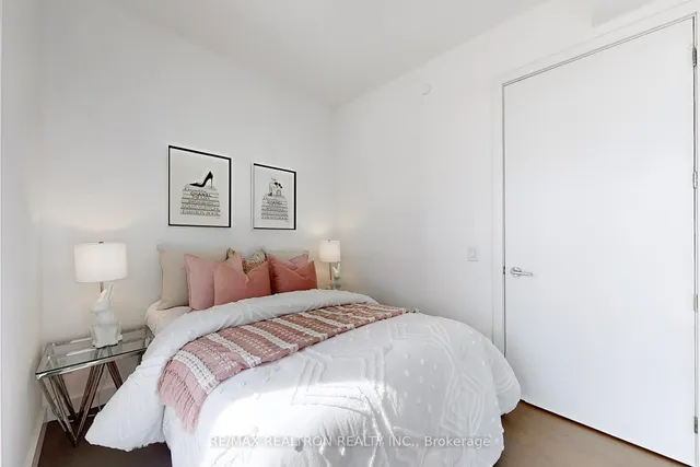 Additional image 22 of 81 Wellesley St Unit 2001