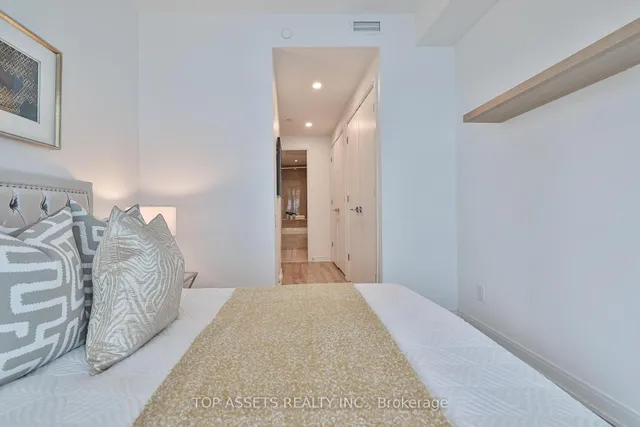 Additional image 28 of 50 Charles St Unit 3707