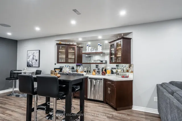 Additional image 28 of 44 Parkmanor Dr