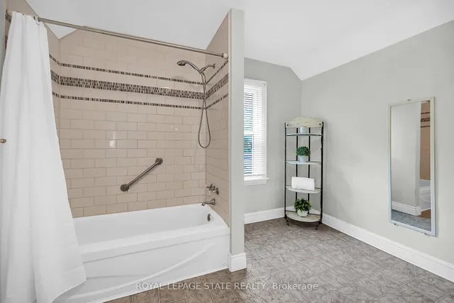 Additional image 19 of 26 Mars Ave