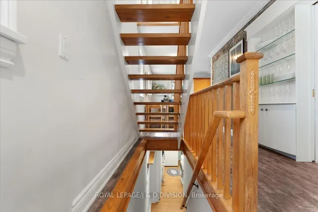 Additional image 31 of 43 Allister Ave