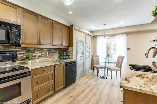 Additional image 14 of 584 Commonwealth Cres