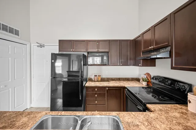 Additional image 18 of 1370 Main St Unit 409