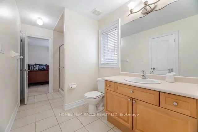 Additional image 32 of 2373 Rideau Dr