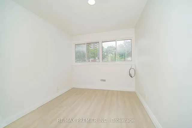 Additional image 35 of 2901 Jane St Unit Unit 106