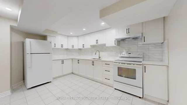 Additional image 28 of 18 Littleborough Crt