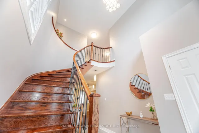 Additional image 20 of 355 Bessborough Dr